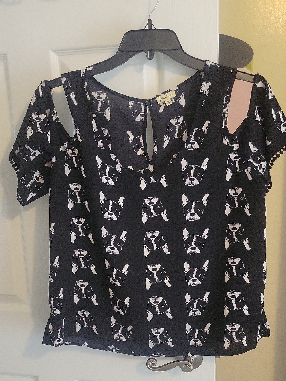 Lily White SzXL Black Cold-Shoulder Blouse with cute White Dog Faces